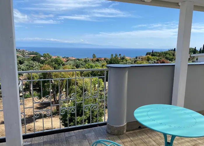 Akoya Rooms Capo VaticanoBed and Breakfast